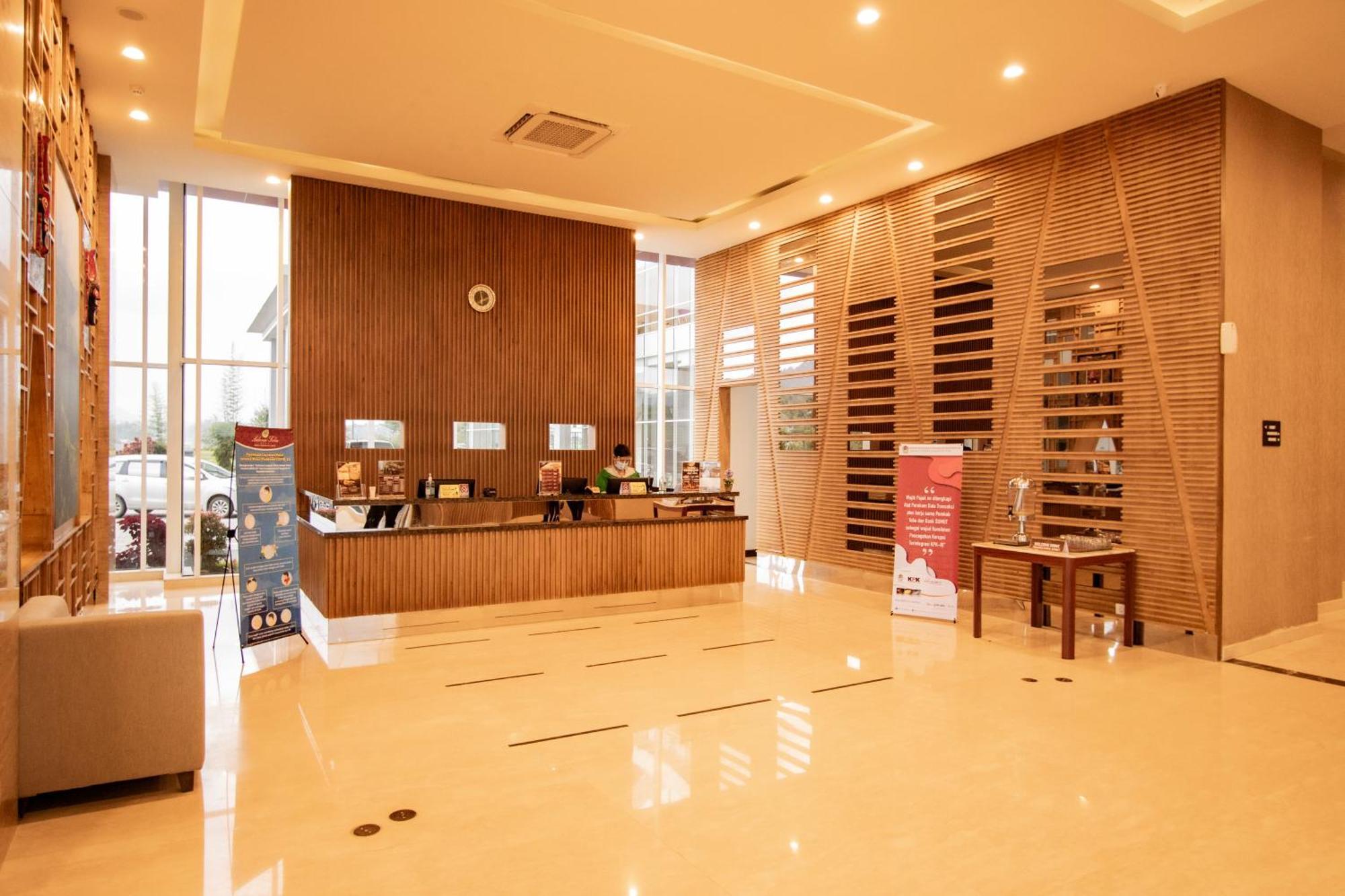Labersa Hotel & Convention Center Toba Balige Exterior photo